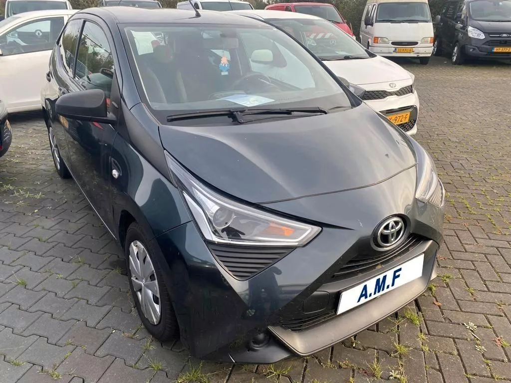 TOYOTA Aygo 1.0 VVT-i 72 CV 5p. x-cool MMT Image 1